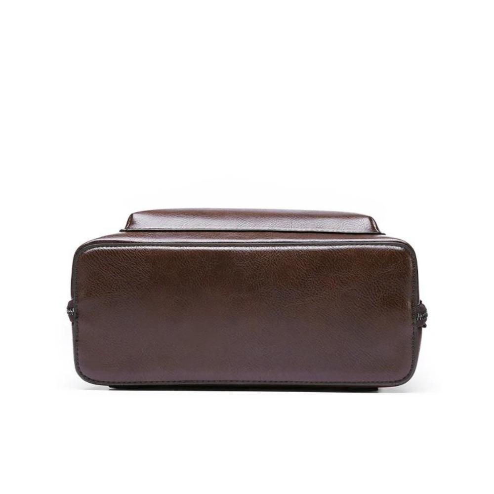 Stella | Classic backpack with double zip closure and simple design