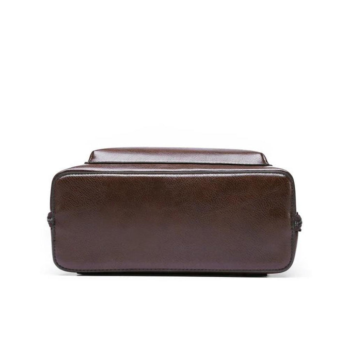 Stella | Classic backpack with double zip closure and simple design