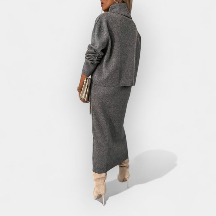 Comfortable Midi Dress with Turtleneck