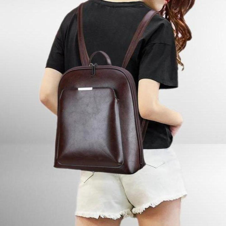 Stella | Classic backpack with double zip closure and simple design